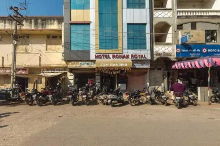 Exterior of Hotel Ronak Royal Porbandar
