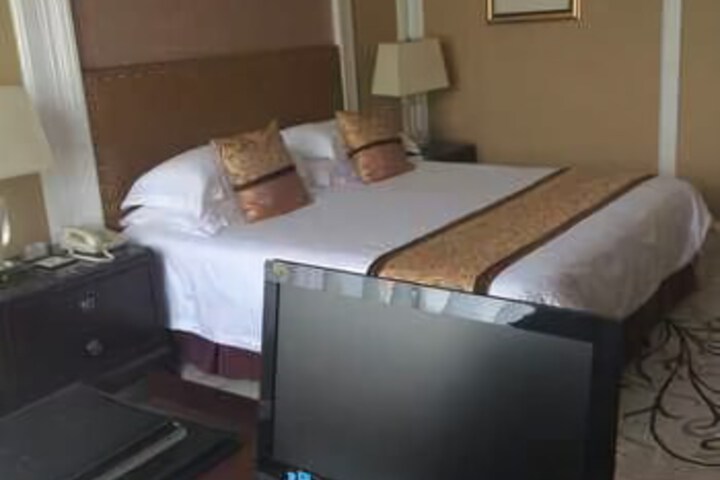 Room 3 of 7