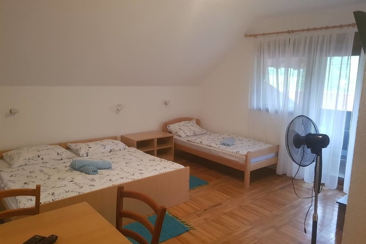 Room 4 of 12
