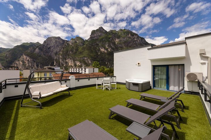 Terrace/Patio 103 of 104