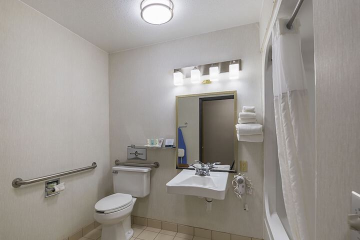 1 Double Bed Accessible (5 of 18)