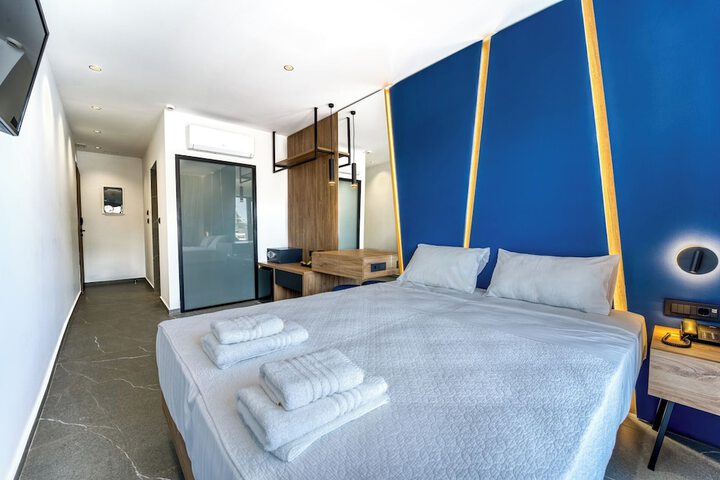 Room 13 of 34