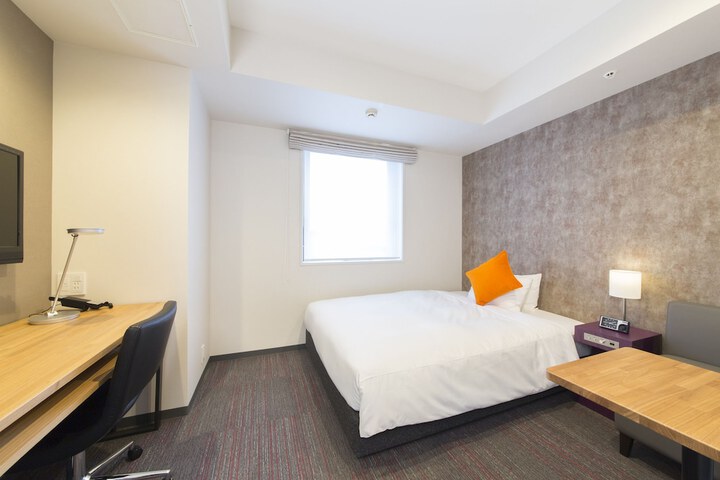 Room 16 of 38