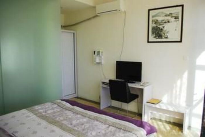 Room 26 of 76