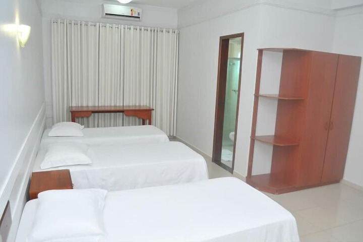 Room 13 of 23