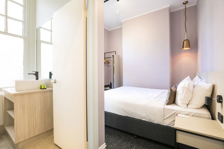 Room 22 of 61