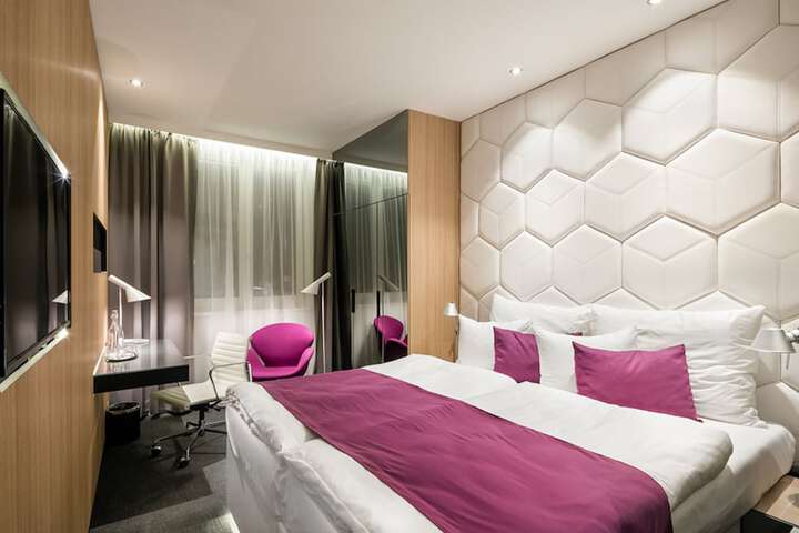 Room 10 of 48