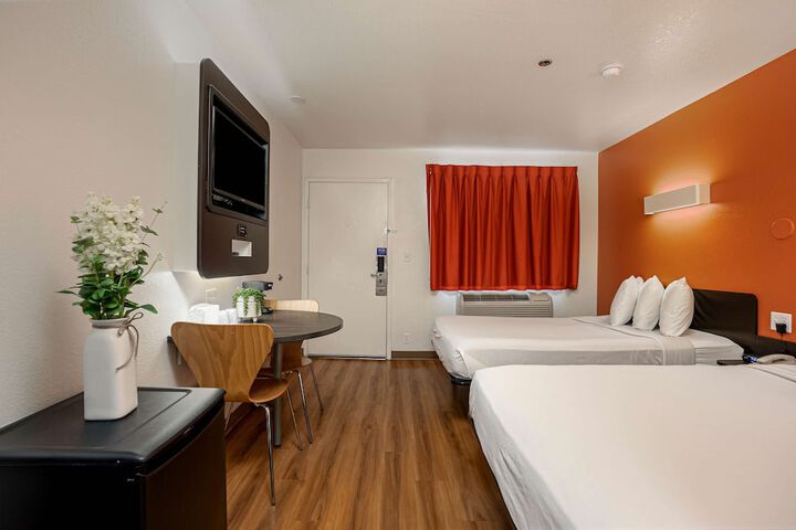 Double Bed Accessible (3 of 11)