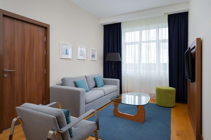 Room 30 of 275