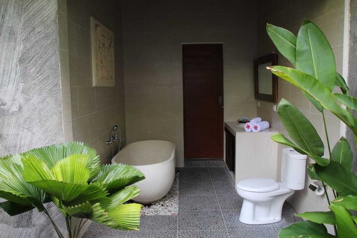 Room 8 of 19