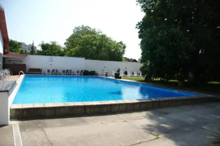 Pool 12 of 21