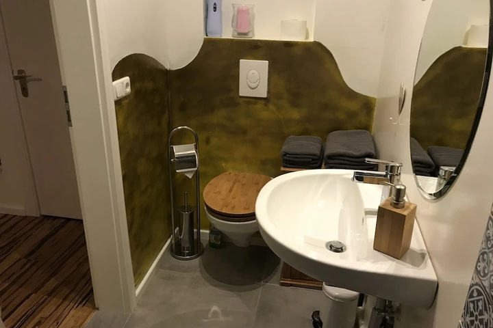 Room 10 of 22
