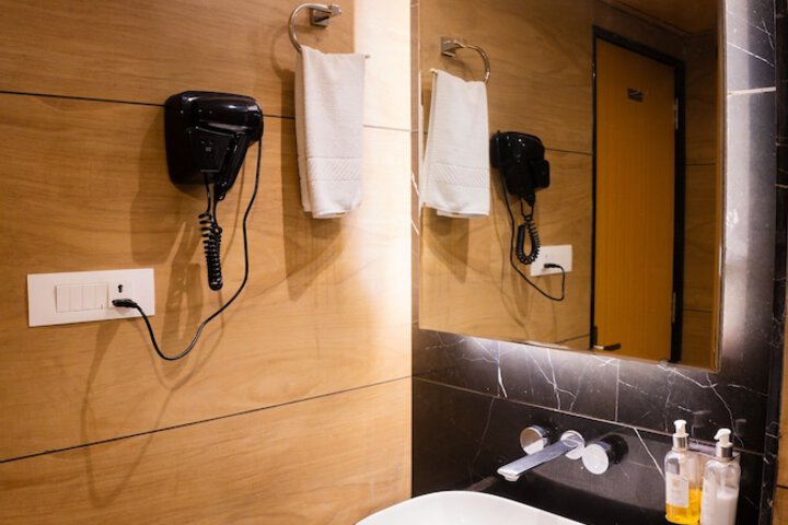 Room 32 of 47