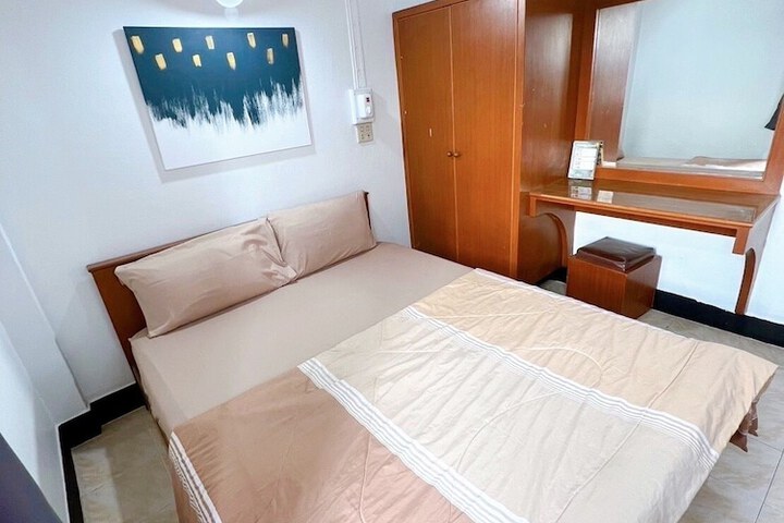 Room 4 of 27