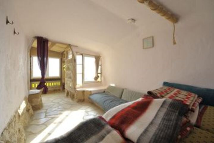 Room 15 of 76