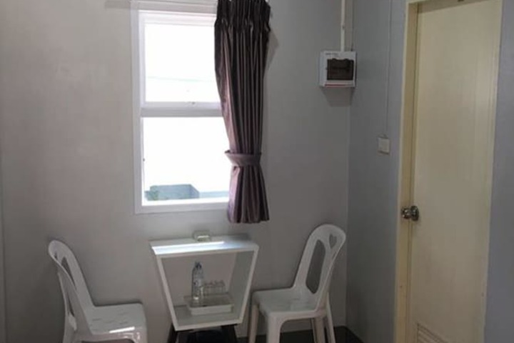 Room 8 of 18