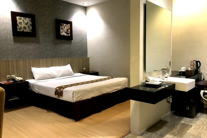 Room 10 of 32