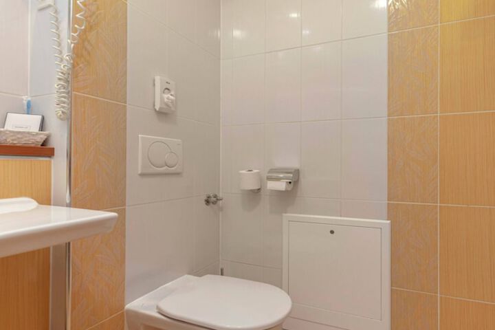 Room 104 of 155