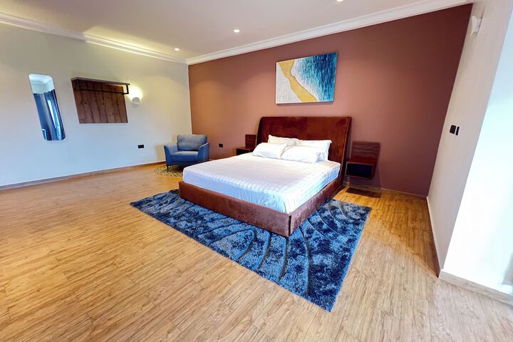 Room 15 of 28