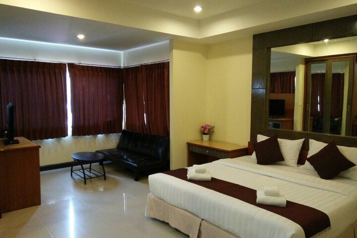 Room 10 of 48