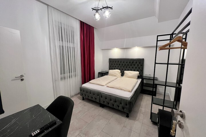 Room 9 of 35