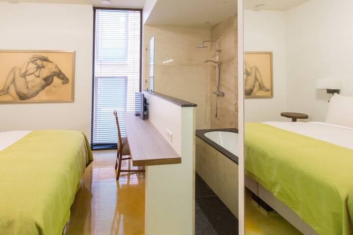 Room 132 of 171