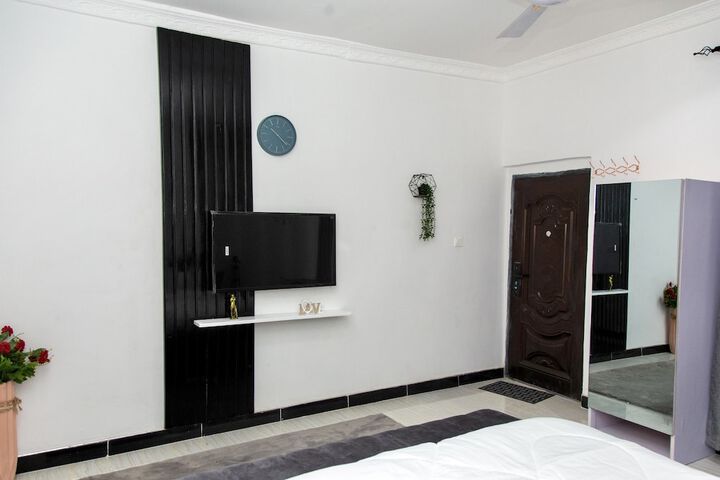 Room 52 of 77