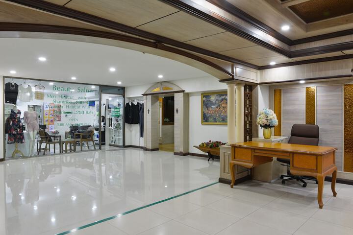 Entrance & Lobby