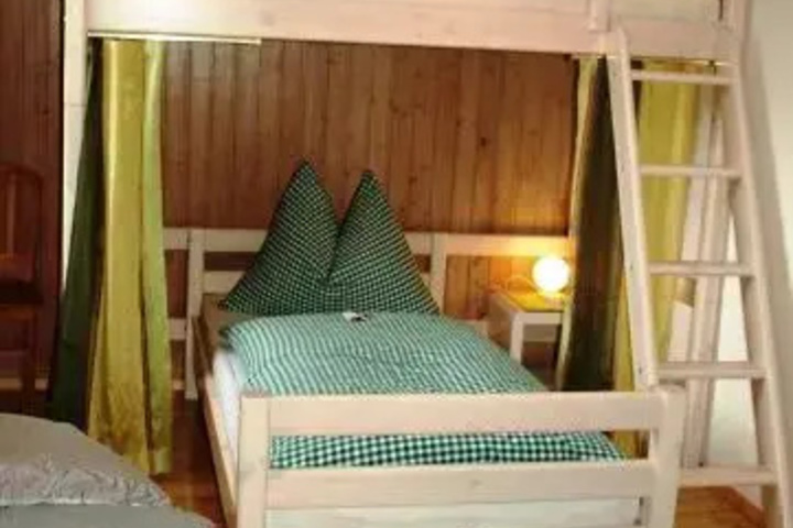 Room 4 of 19