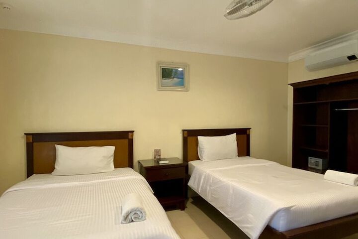 Room 3 of 47