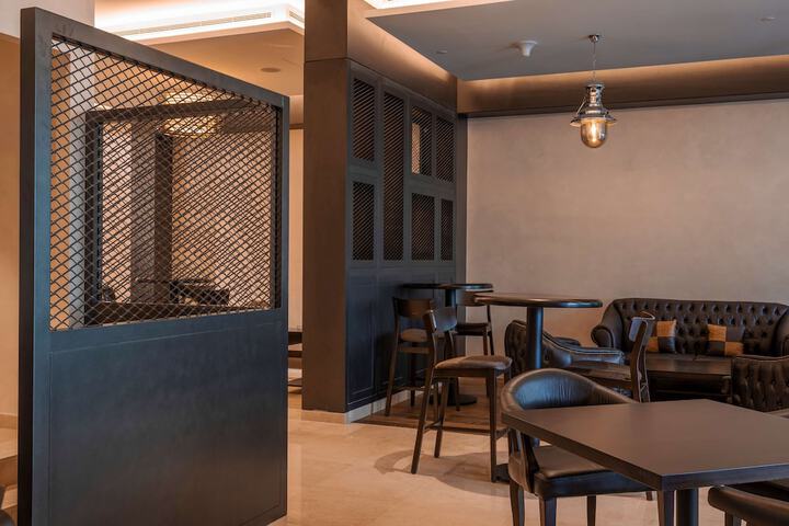 Lounge 181 of 268