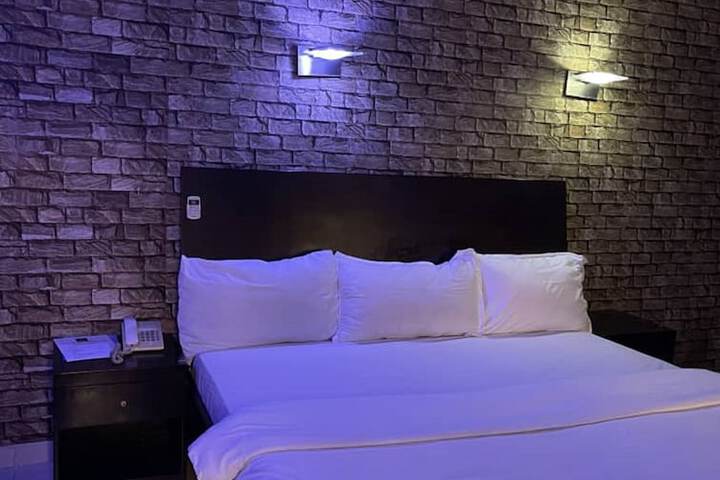Room 12 of 27