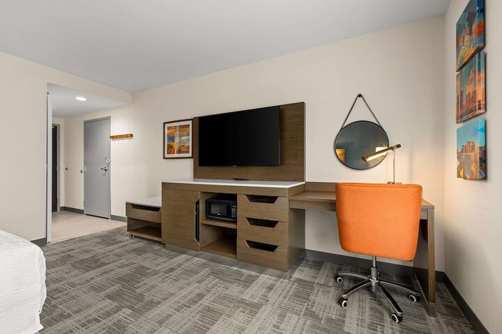 Room 12 of 34