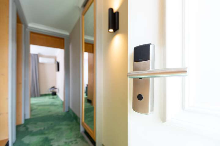 Room 73 of 233