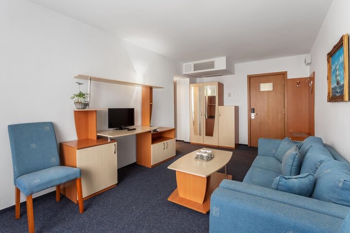 Room 26 of 42