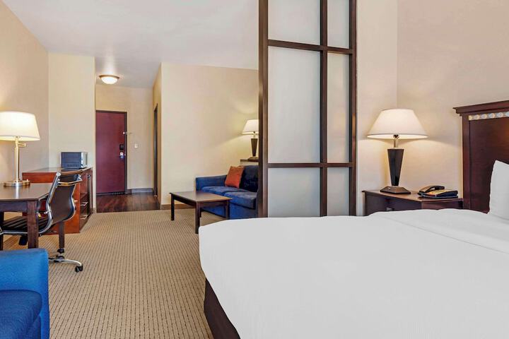 Room 17 of 39