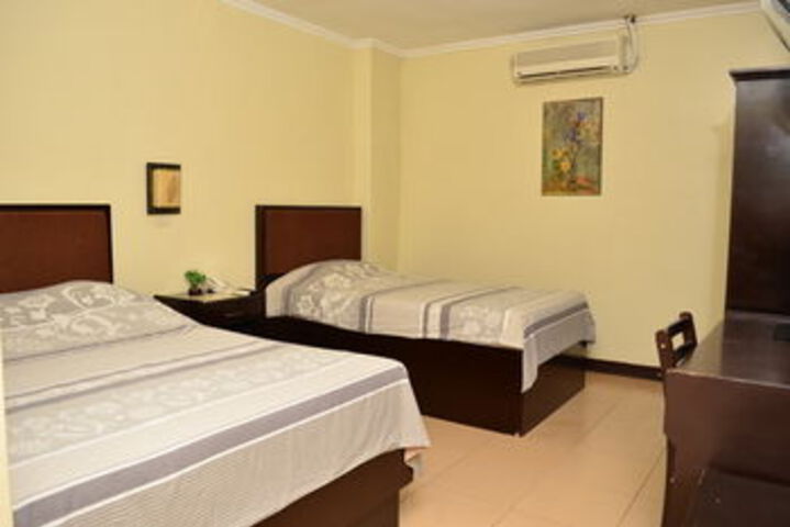 Room 5 of 12