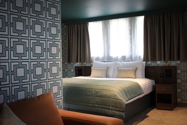 Room 9 of 38
