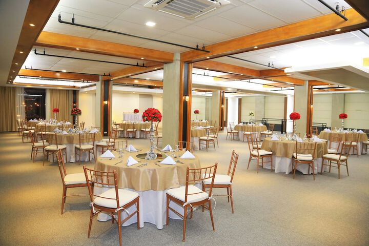 Ballroom/Hall 33 of 45