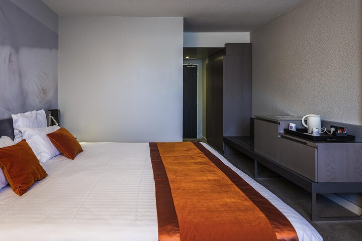 Room 15 of 84