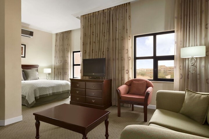 Room 14 of 90