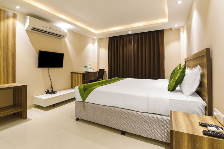 Room 11 of 25