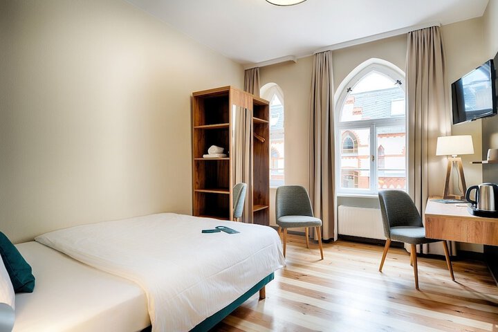 Room 13 of 25