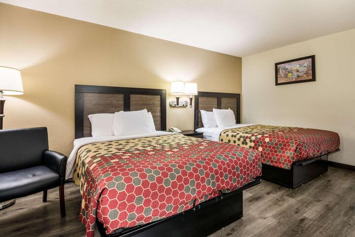 2 Queen Beds (1 of 18)