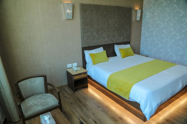 Room 12 of 20