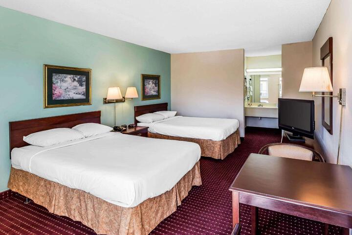 2 Double Beds (1 of 14)