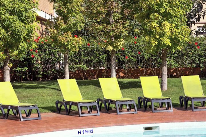 Hotel with Pool