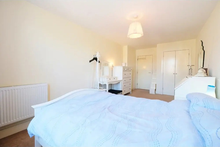 Room 4 of 9