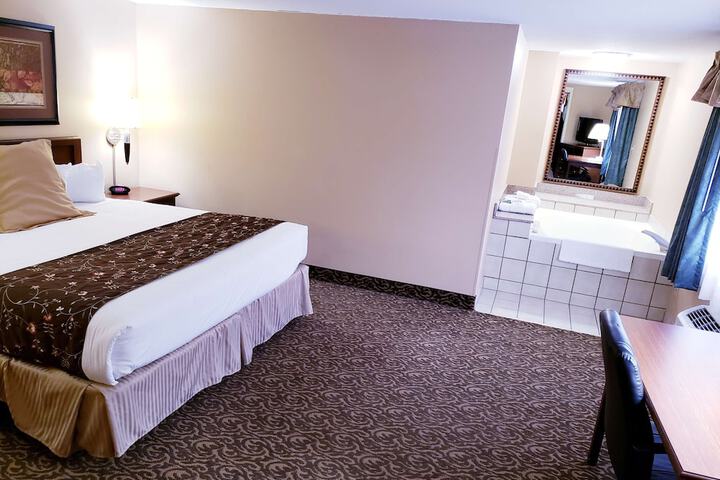 1 King Bed (5 of 21)