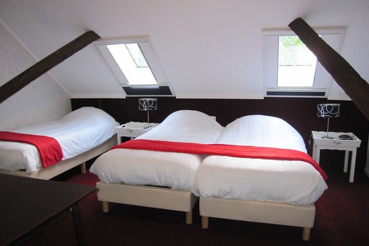 Room 4 of 11